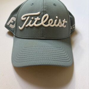 Titleist Golf Hat, Men’s S/M, Gray & White